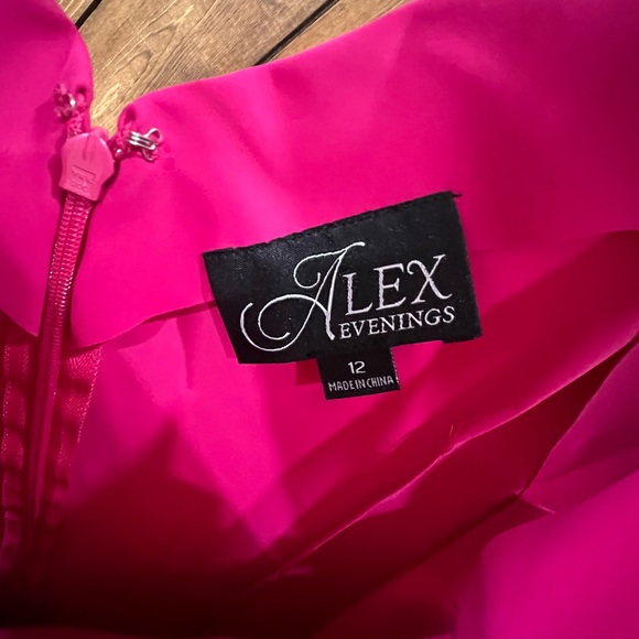 Alex Evenings Women’s formal dress - Picture 2 of 6